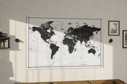 Personalizowana Mapa świata na płótnie w formie tablicy korkowej z pinezkami - Black & White